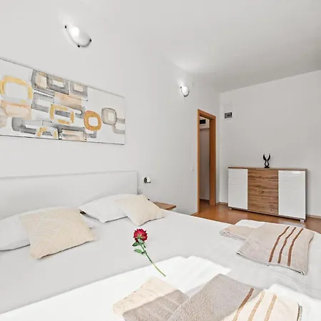 Kristijan & Jelena - Pool, Jacuzzi, Playground Apartment Vodnjan