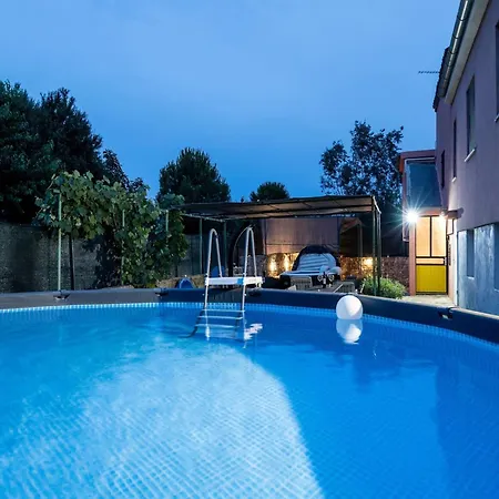 In With Pool & Jacuzzi