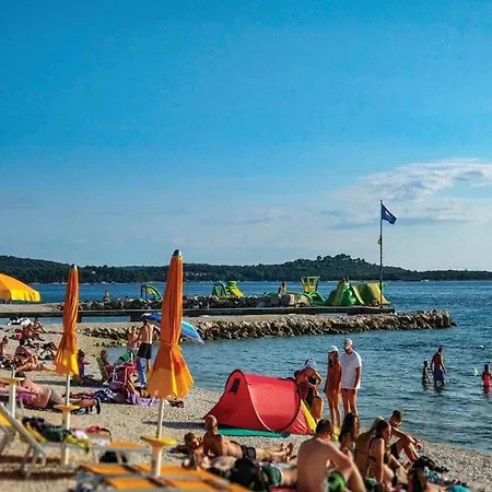 In With Pool & Jacuzzi Apartament *