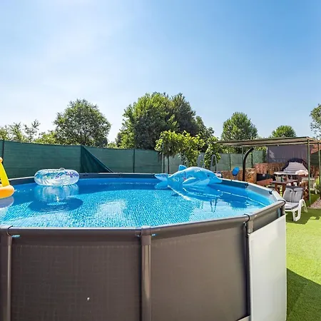 アパート In With Pool & Jacuzzi ボドニャン