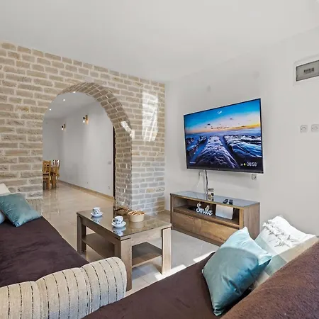 דירה In With Pool & Jacuzzi