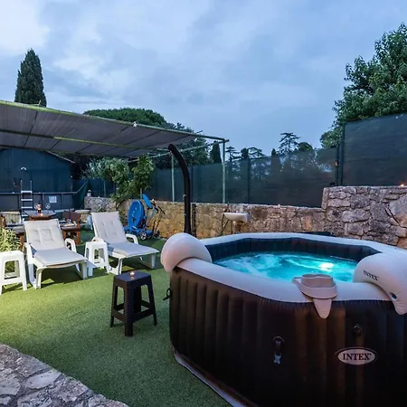 In With Pool & Jacuzzi *