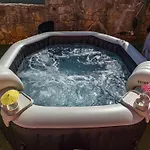 Lejlighed In With Pool & Jacuzzi Vodnjan