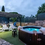 In With Pool & Jacuzzi *